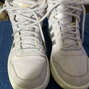 A girls size 4 1/2 lavender high top Adidas